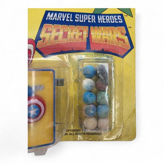 1984 Captain America Marvel Secret Wars Captain America small toy — Close-up 1