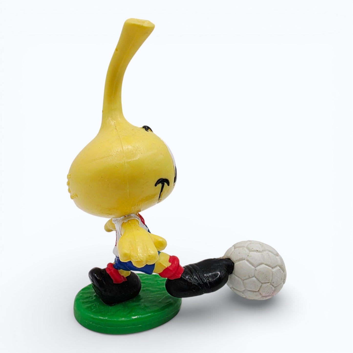 Vintage 1980s mini pvc figure. Soccer Player. All-Star. 8cm. Right view.