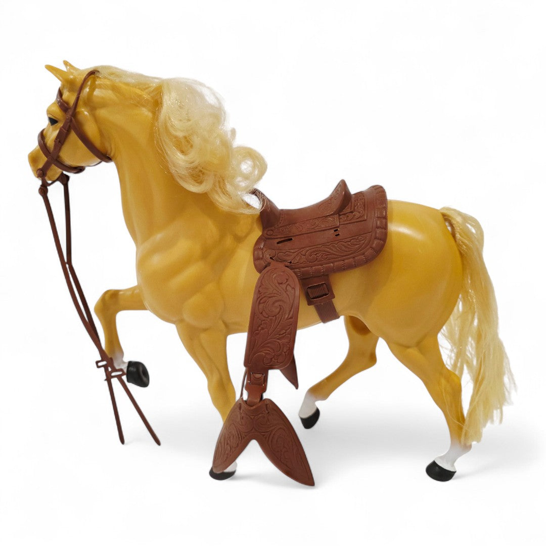 Vintage 1980s doll pet. Western Winking. Dallas. Barbies Palomino Horse. Like New!. Close up 4 view.