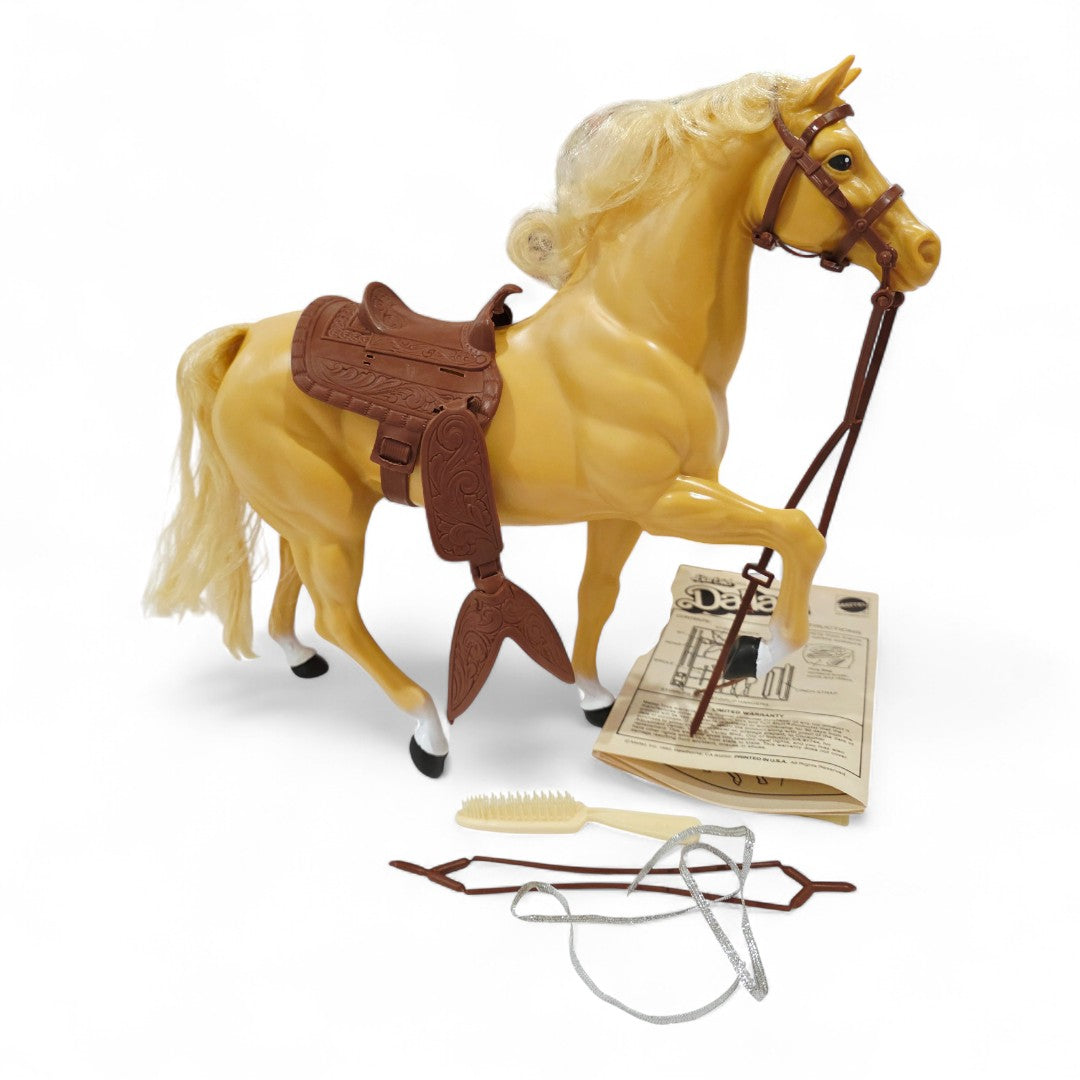 Vintage 1980s doll pet. Western Winking. Dallas. Barbies Palomino Horse. Like New!. Face view.