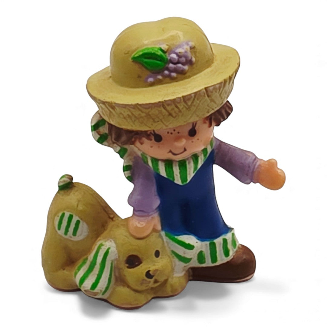 Vintage 1980s mini pvc figure. Strawberryland Miniatures. Huckleberry Pie. With Pupcake 2". Front view.