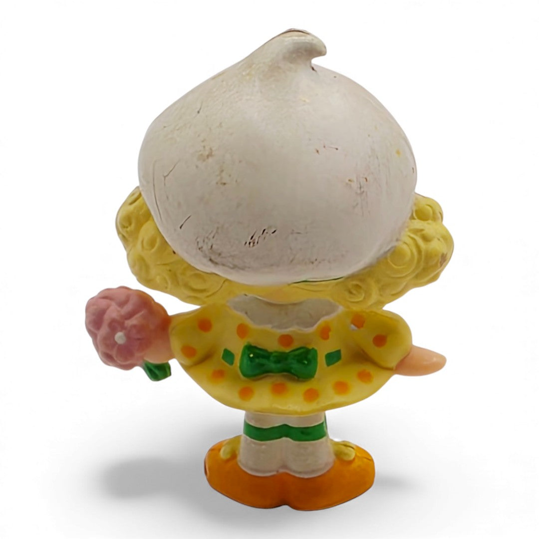 Vintage 1980s mini pvc figure. Strawberryland Miniatures. Lemon Meringue. Flower Bouquet 2". Back view.