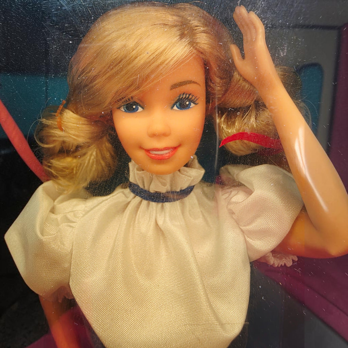 1983 Barbie Dolls of the World Swiss Face view
