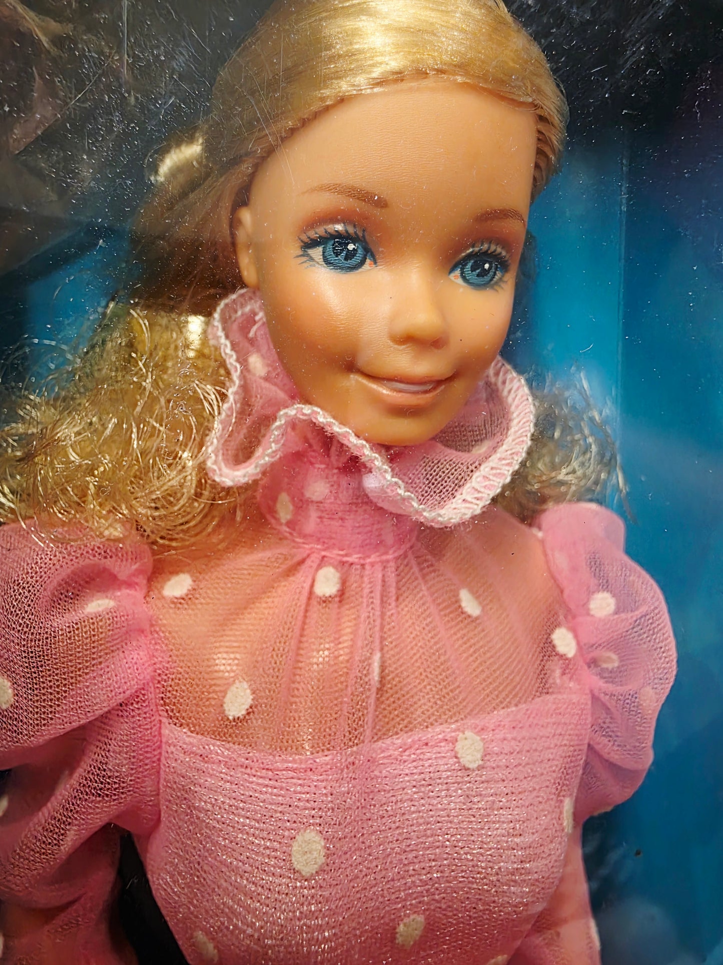 1983 Barbie Happy Birthday Barbie doll — Face close-up