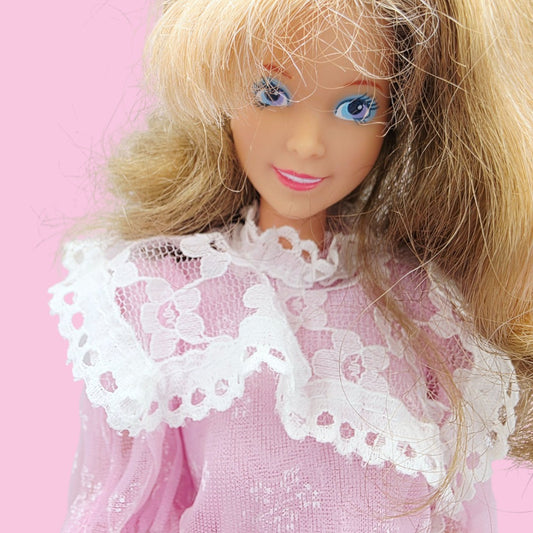 Vintage 1980s doll. Heart Family. Mom & Baby. Face view.