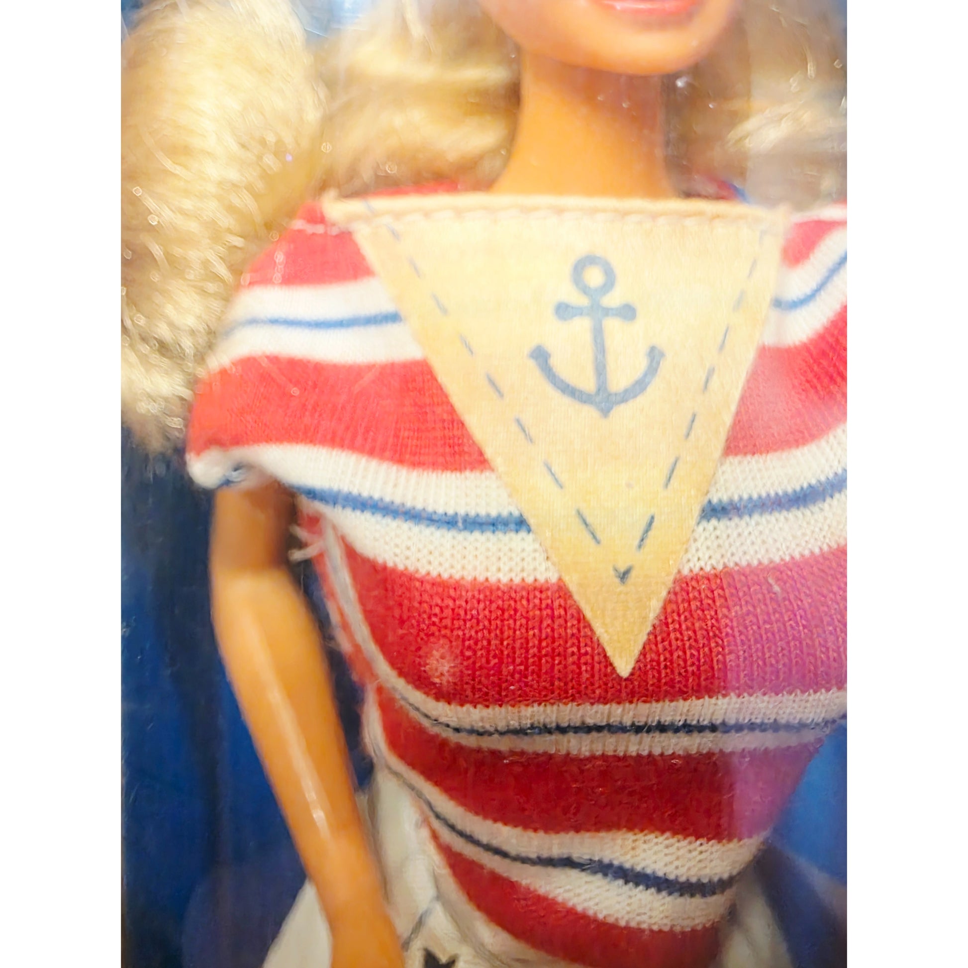 1984 Barbie Sea Lovin' Blonde doll — Close-up 1