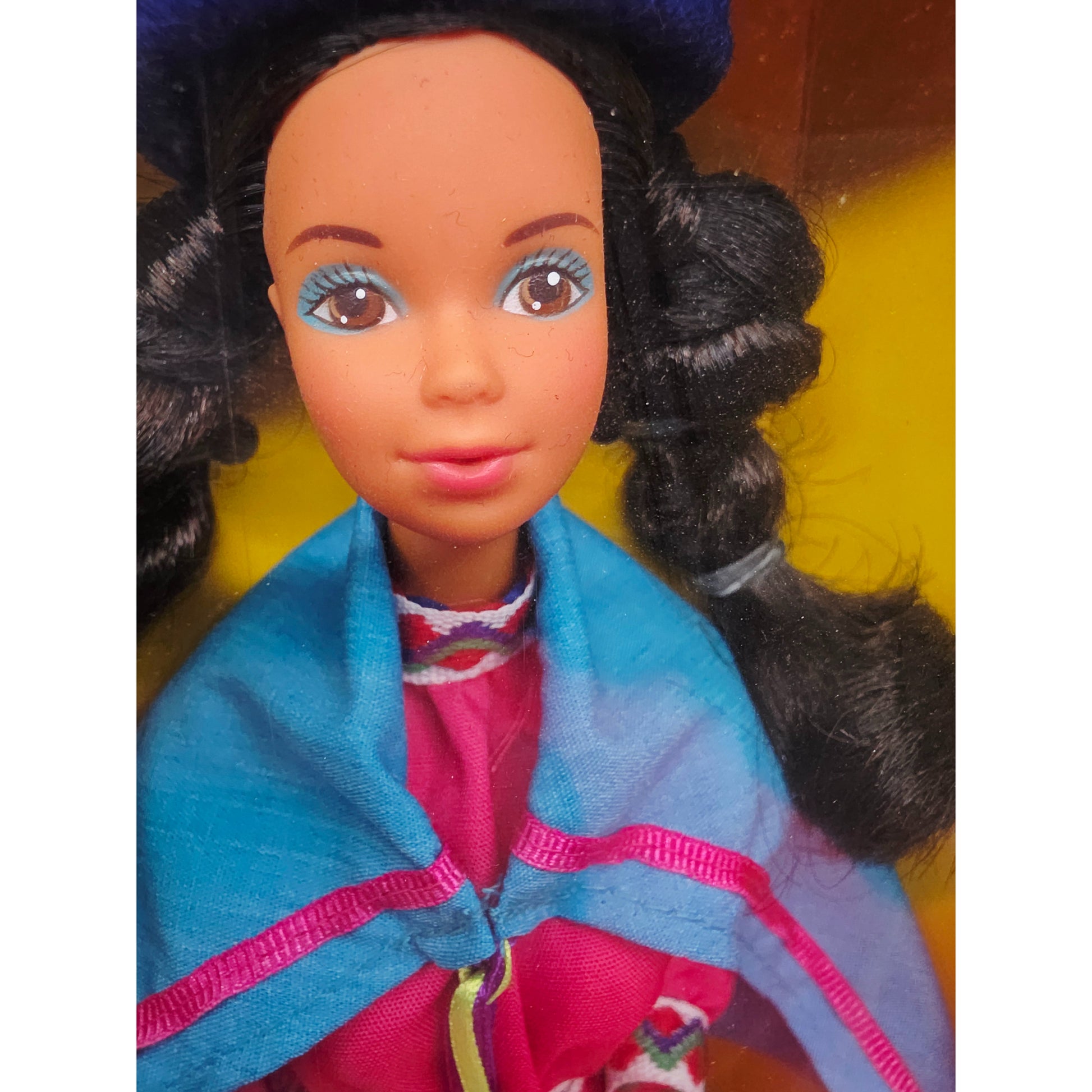 1985 Barbie Dolls of the World Peruvian doll — Face close-up