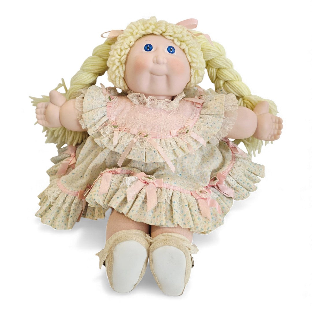 Vintage 1980s doll. Porcelain CPK. Pamela Diane. Limited Run 40cm. Front view.