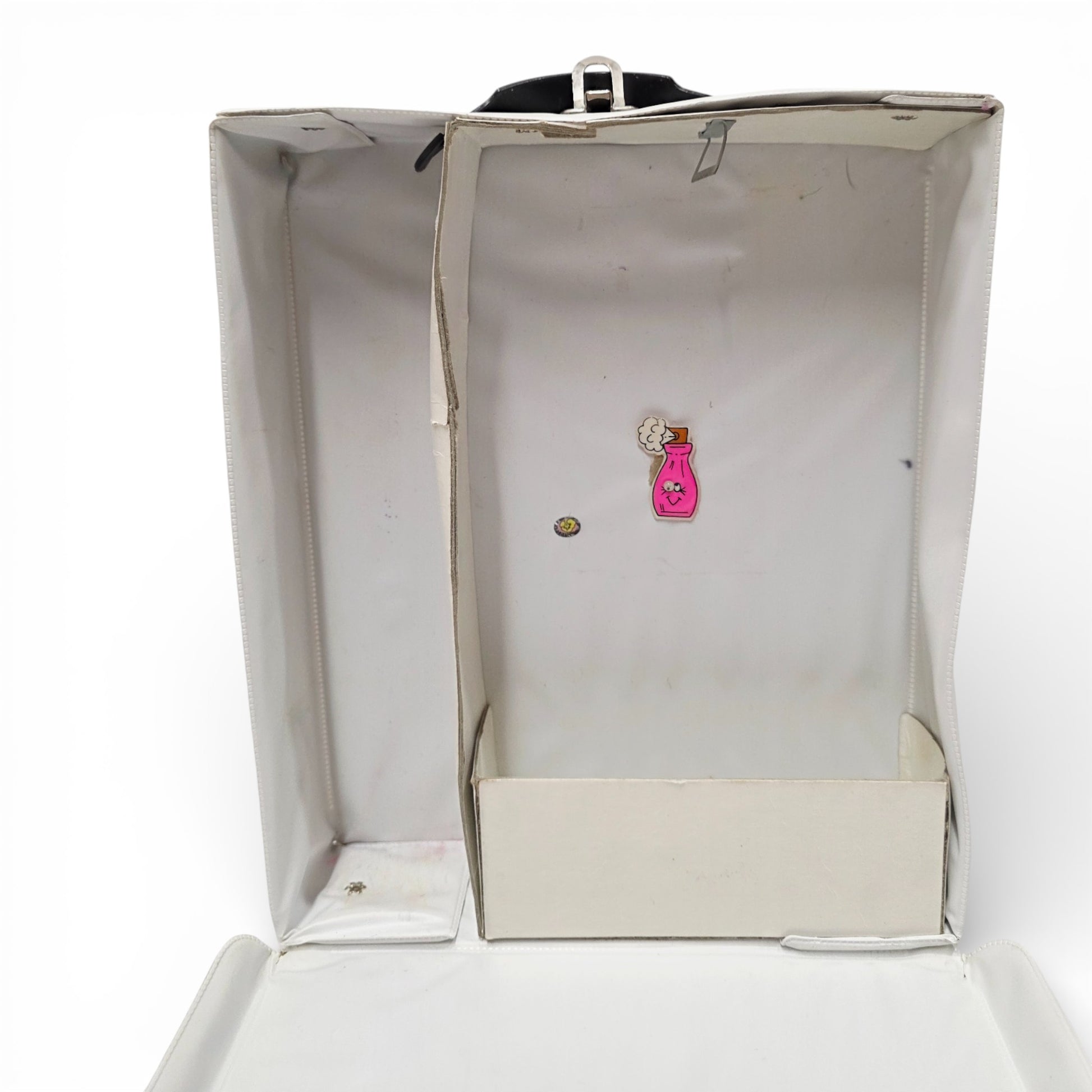 Vintage 1980s doll accessory. Fashion Doll Case. Tara Toy Corp. Massive Wardobe & Bedroom! 44 x 34cm. Close up 3 view.