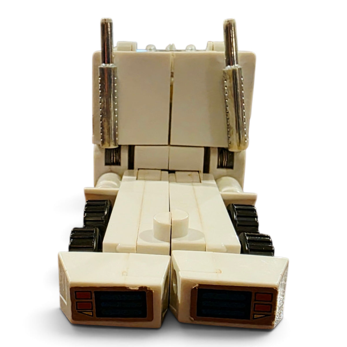 1986 Transformers City Commander Ultra Magnus Close-up 7 view