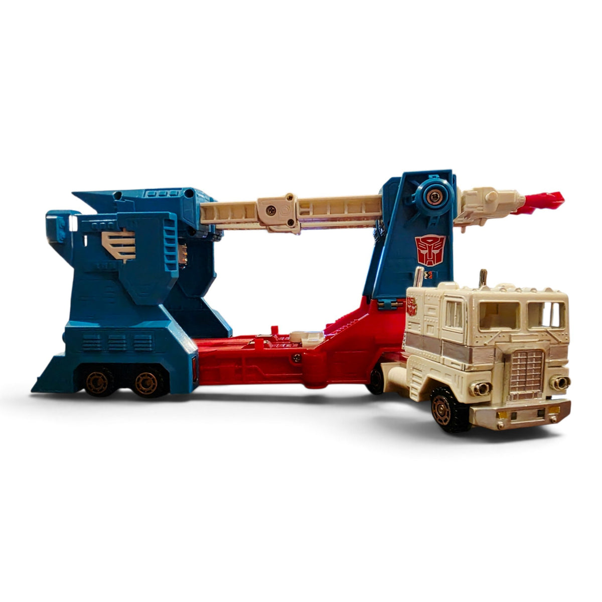 1986 Transformers City Commander Ultra Magnus Close-up 13 view