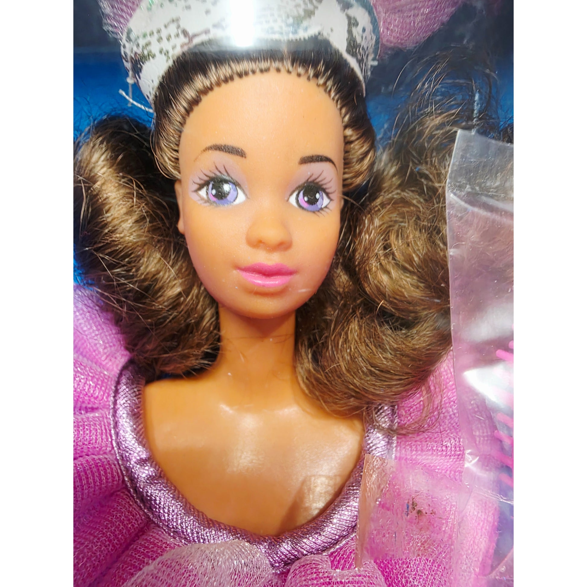 1989 Barbie Dolls of the World Brazilian Barbie doll — Face close-up