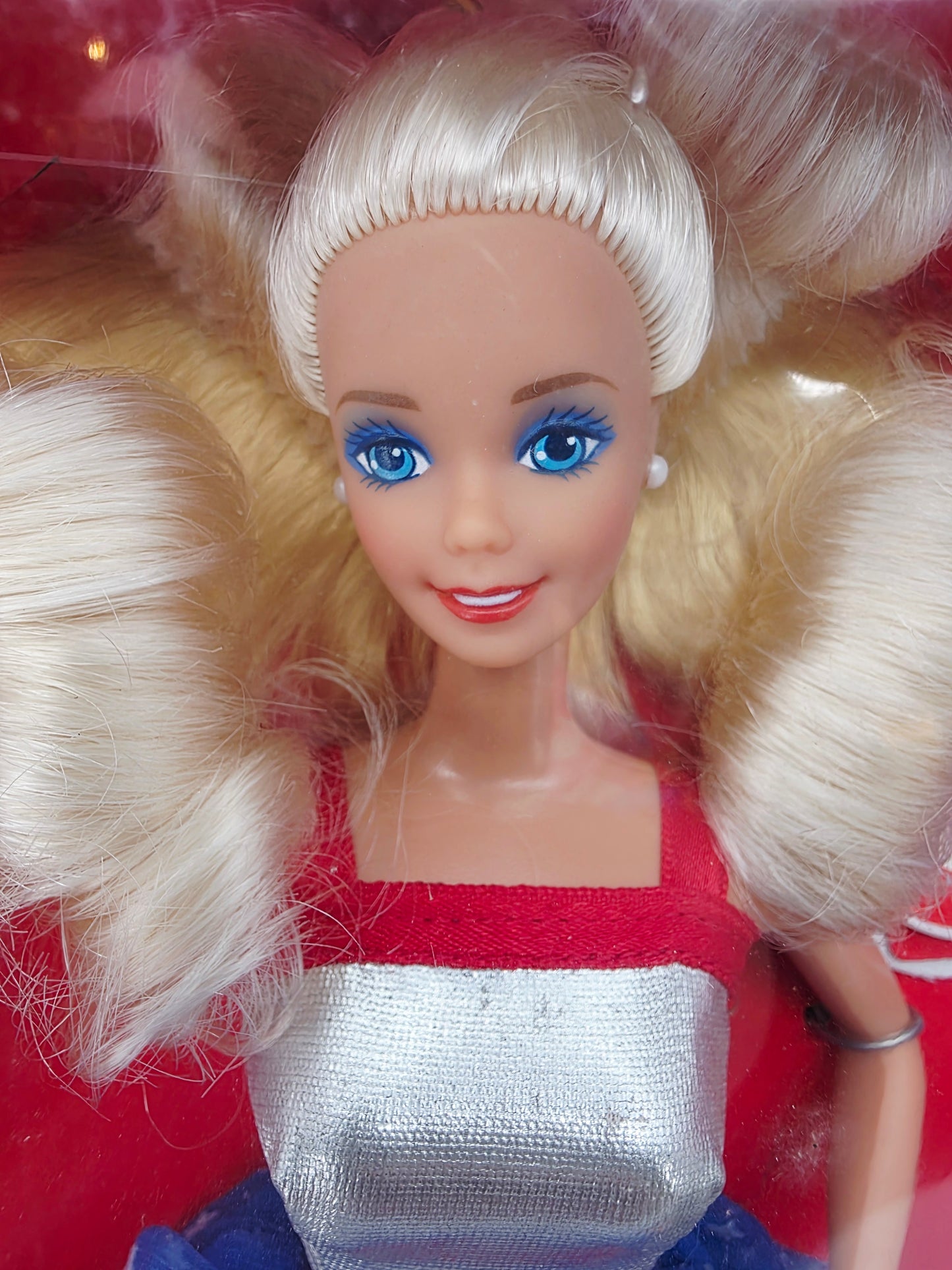 1991 Barbie Barbie for President doll giftset — Face close-up