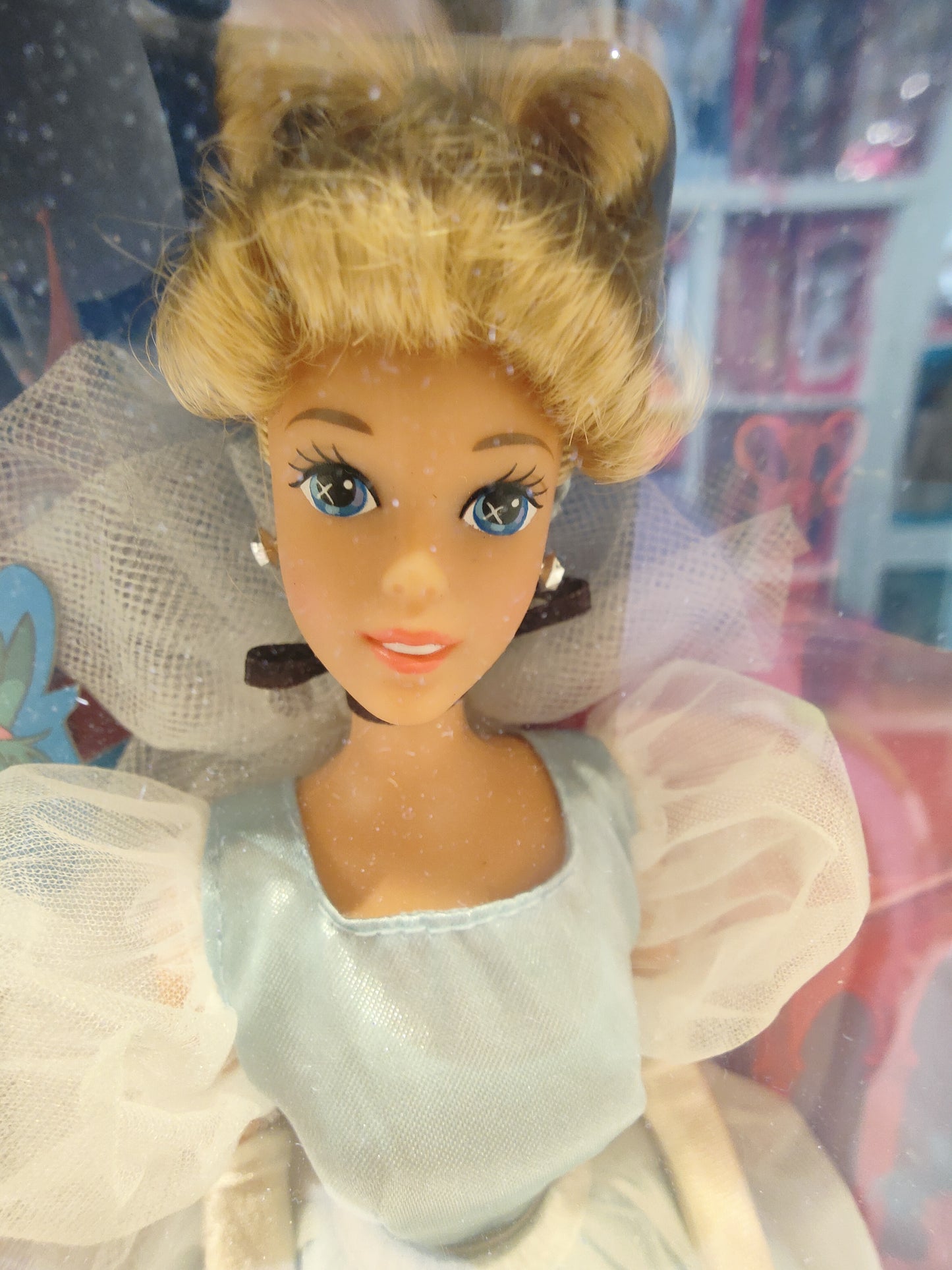 1991 Cinderella Disney Classics Series - Little Golden Book Included! Cinderella doll — Face close-up