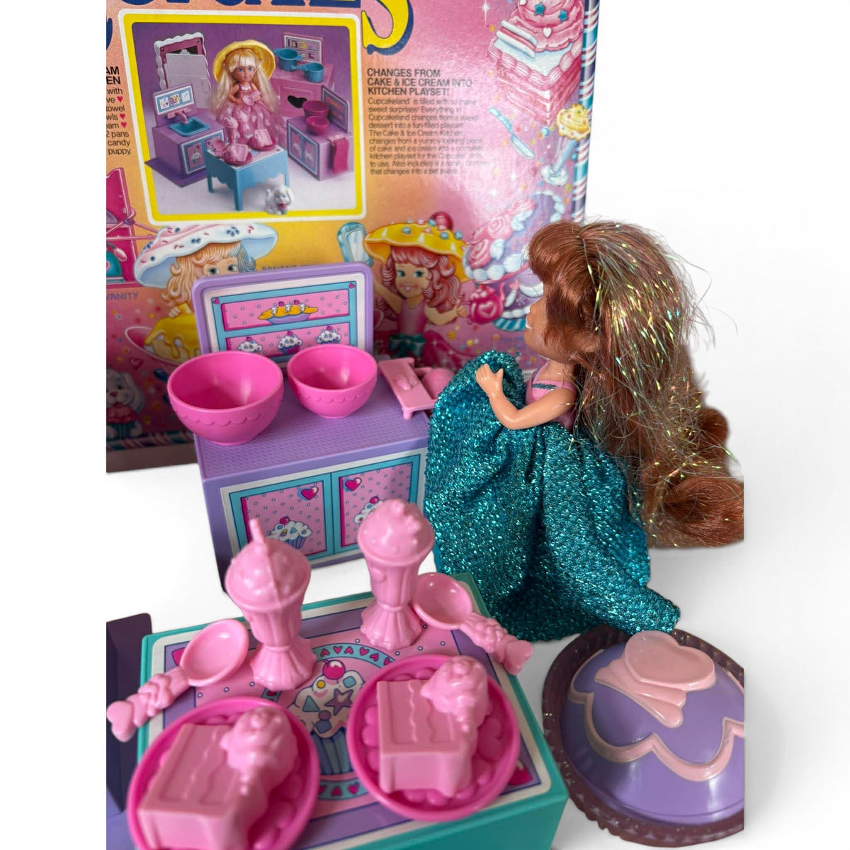 1991 Cupcakes Cake and Ice Cream Kitchen Playset Bottom view