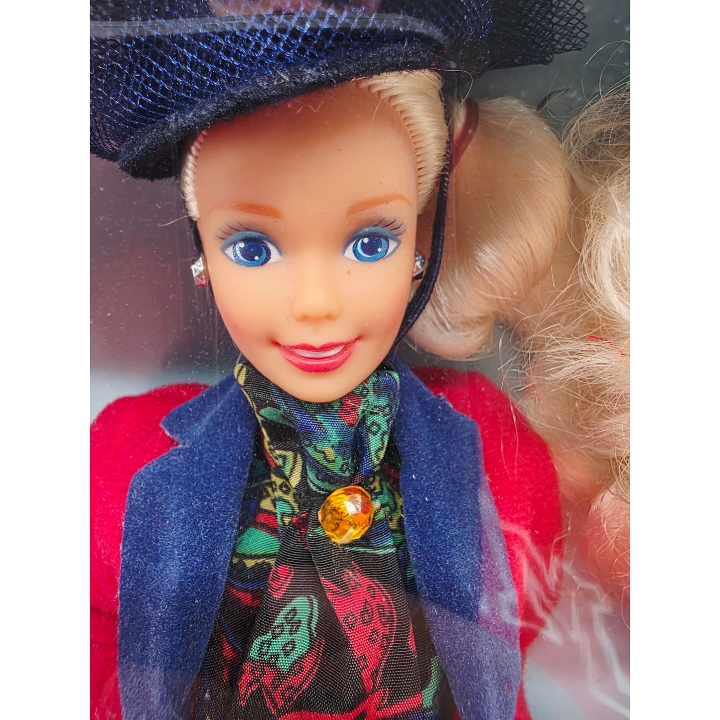 1992 Barbie Dolls of the World English doll — Face close-up