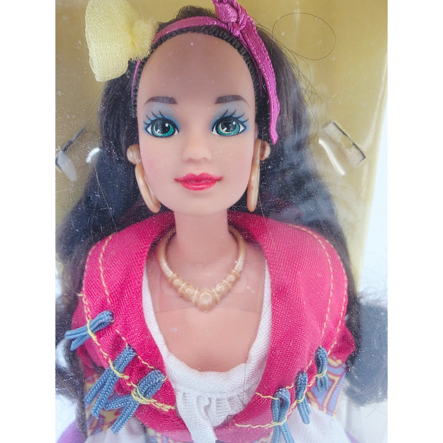 1992 Barbie Dolls of the World Italian doll — Face close-up