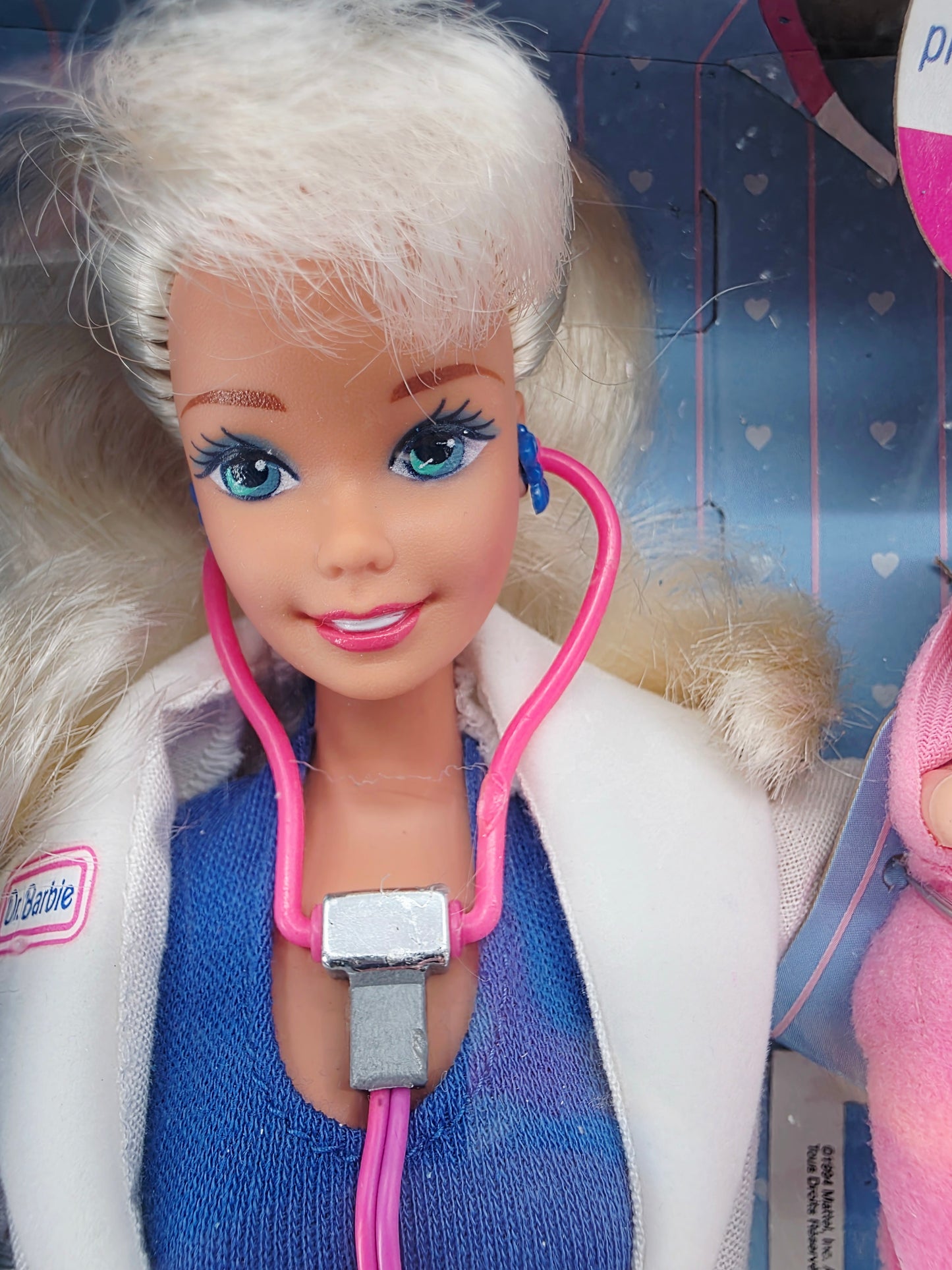 1993 Barbie Dr. Barbie - Hear Baby's Heartbeat! Blonde doll — Face close-up