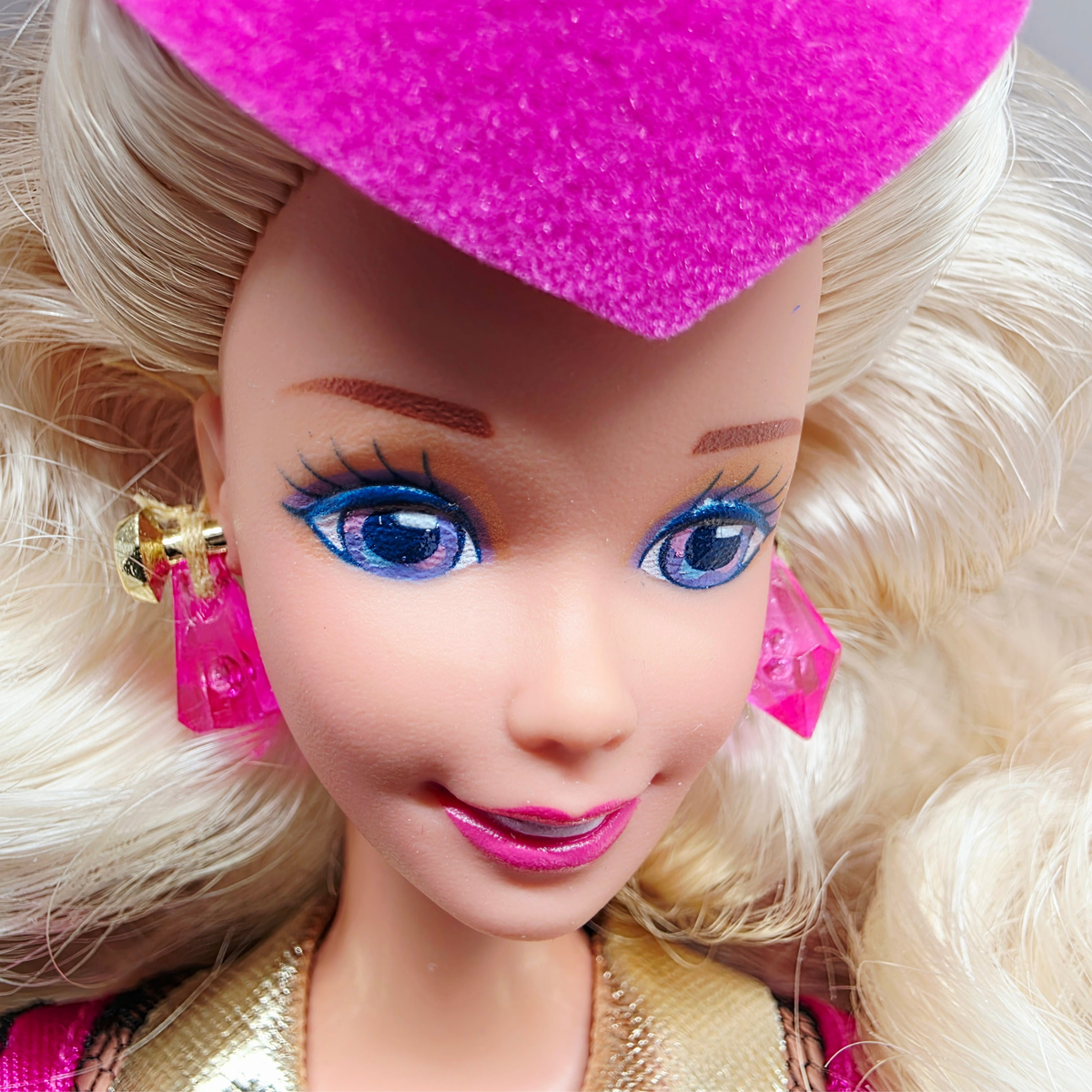 1993 Barbie Spiegel Royal Invitation Face view
