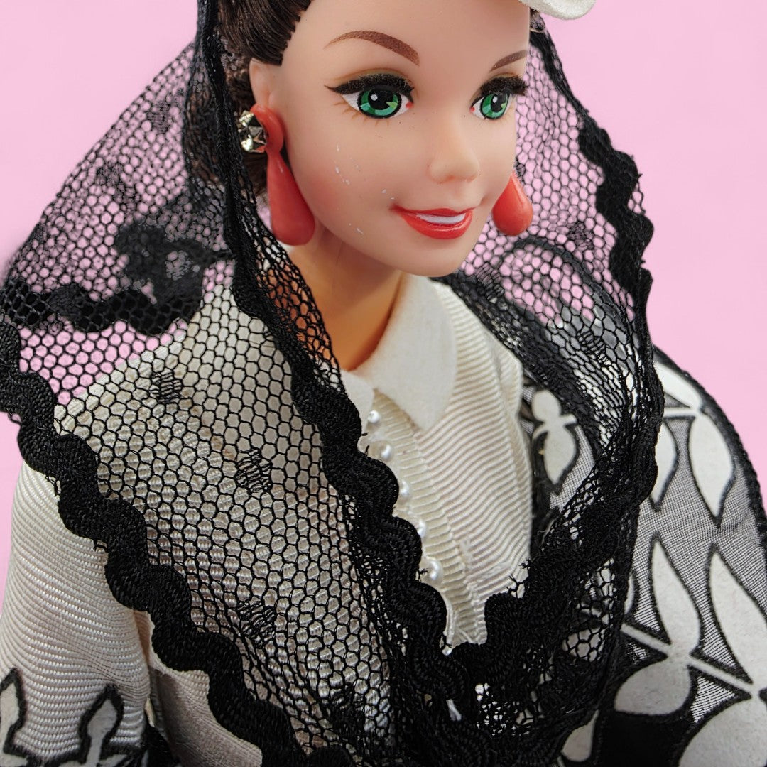 Vintage 1990s doll. Gone with the Wind. Scarlet O'Hara. Close up 1 view.