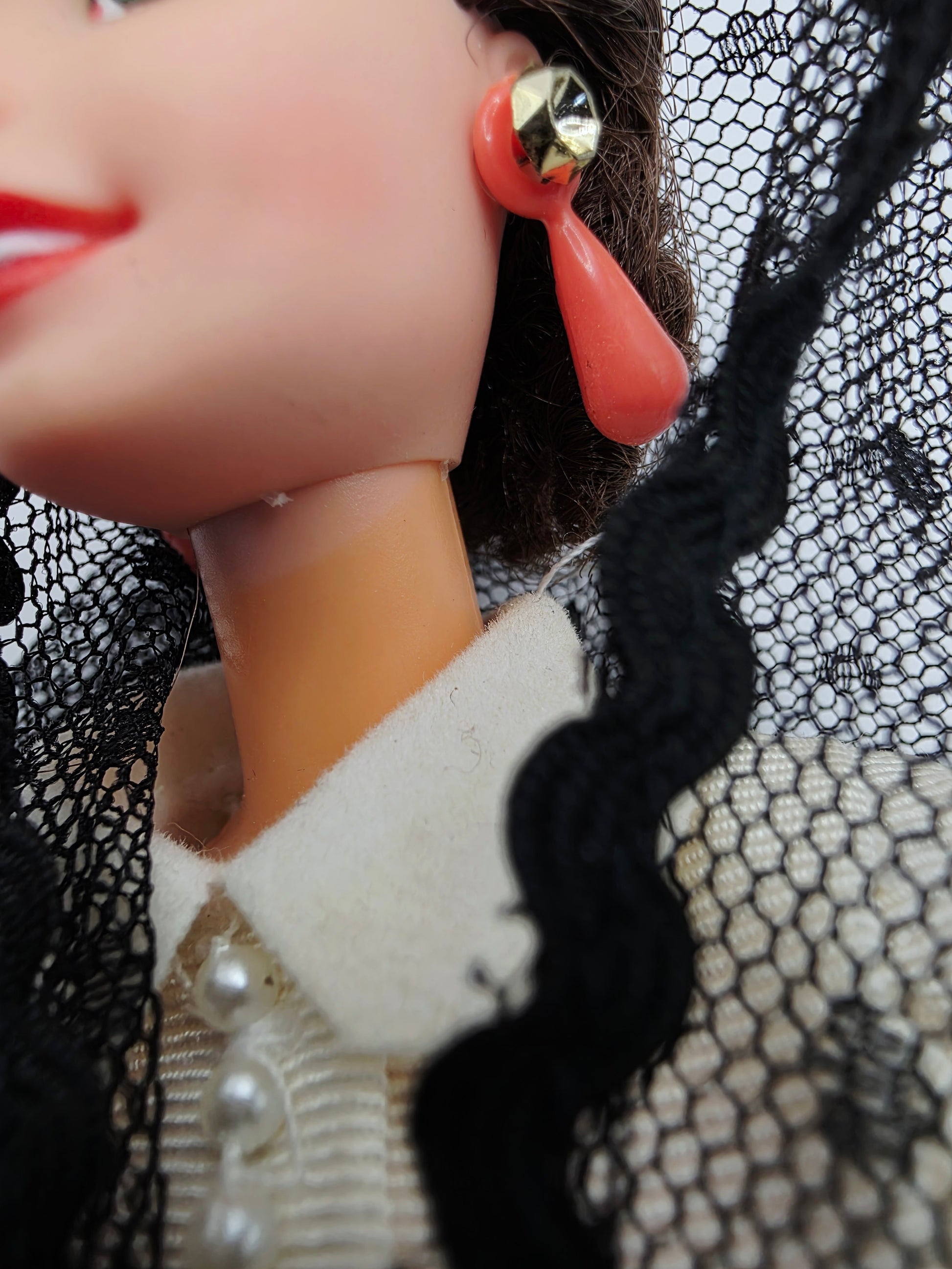 Vintage 1990s doll. Gone with the Wind. Scarlet O'Hara. Close up 4 view.