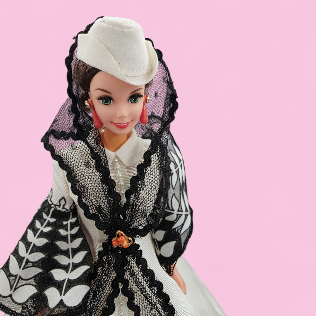 Vintage 1990s doll. Gone with the Wind. Scarlet O'Hara. Face view.