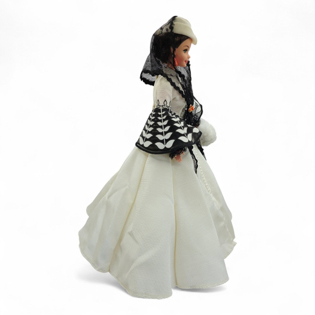 Vintage 1990s doll. Gone with the Wind. Scarlet O'Hara. Right view.
