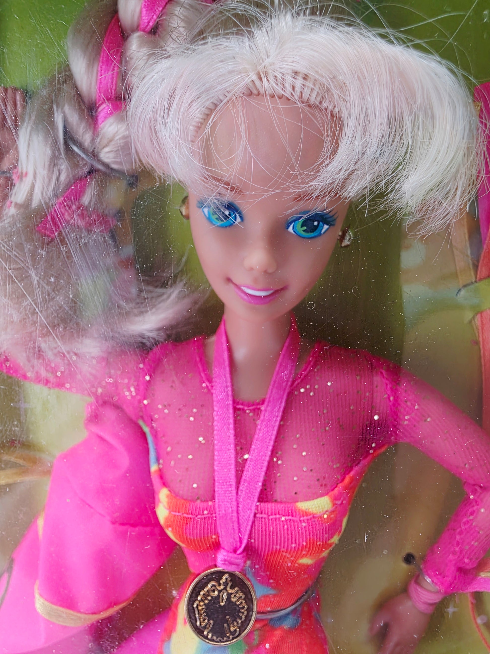 1994 Barbie Gymnast Barbie doll — Face close-up