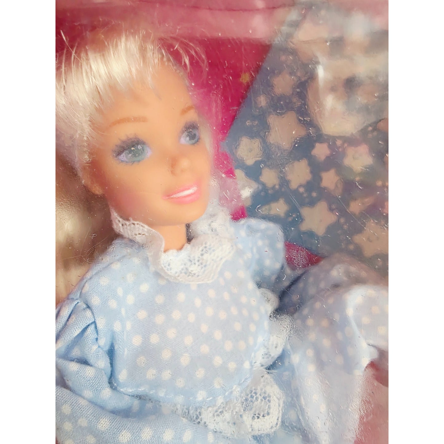 Vintage 1990s doll. Slumber Party Barbie. Face view.