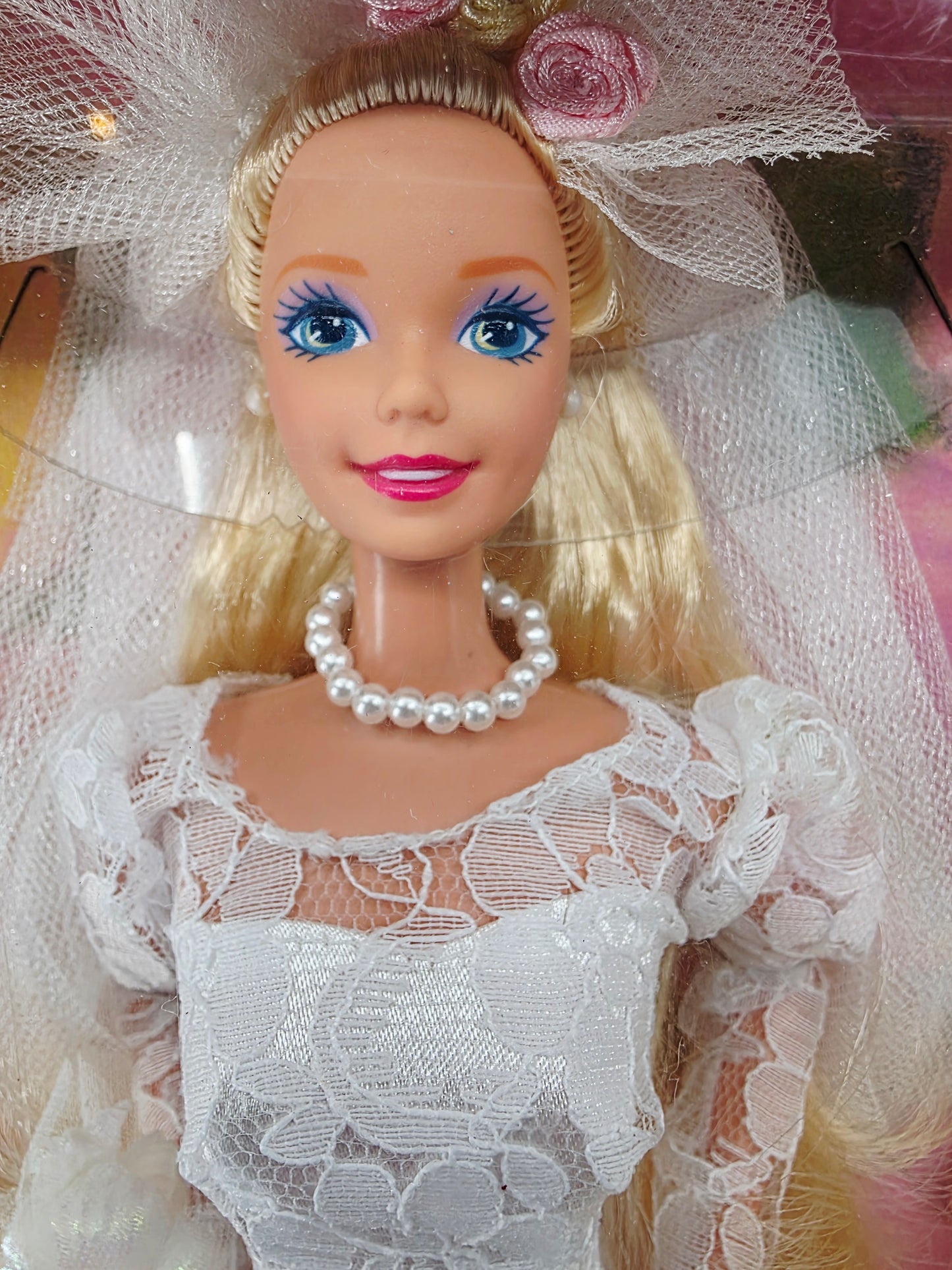 1994 Barbie Wedding Party Barbie, Stacie, Todd doll giftset — Face close-up