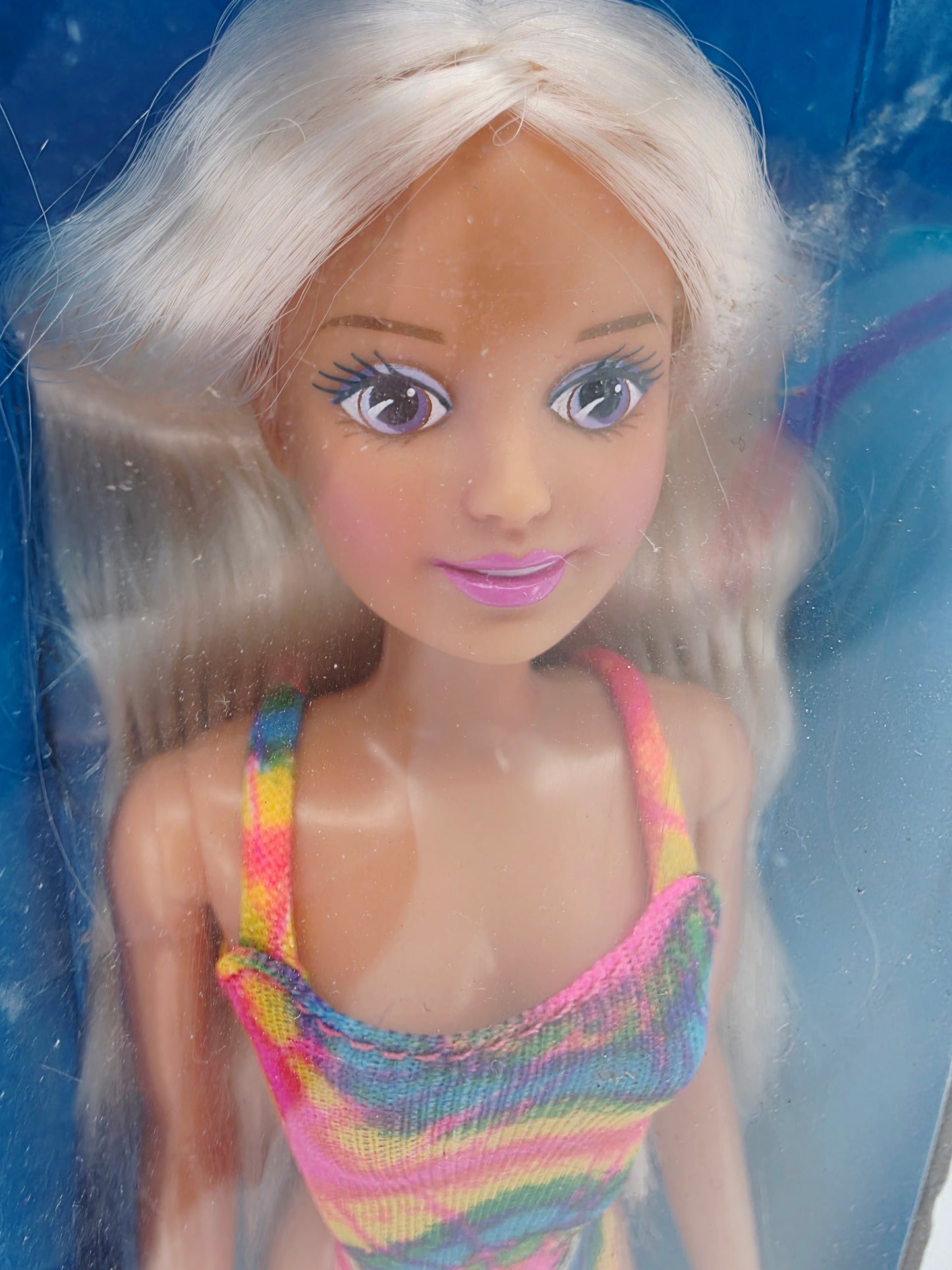 1994 Sindy Paradise Blonde doll — Face close-up