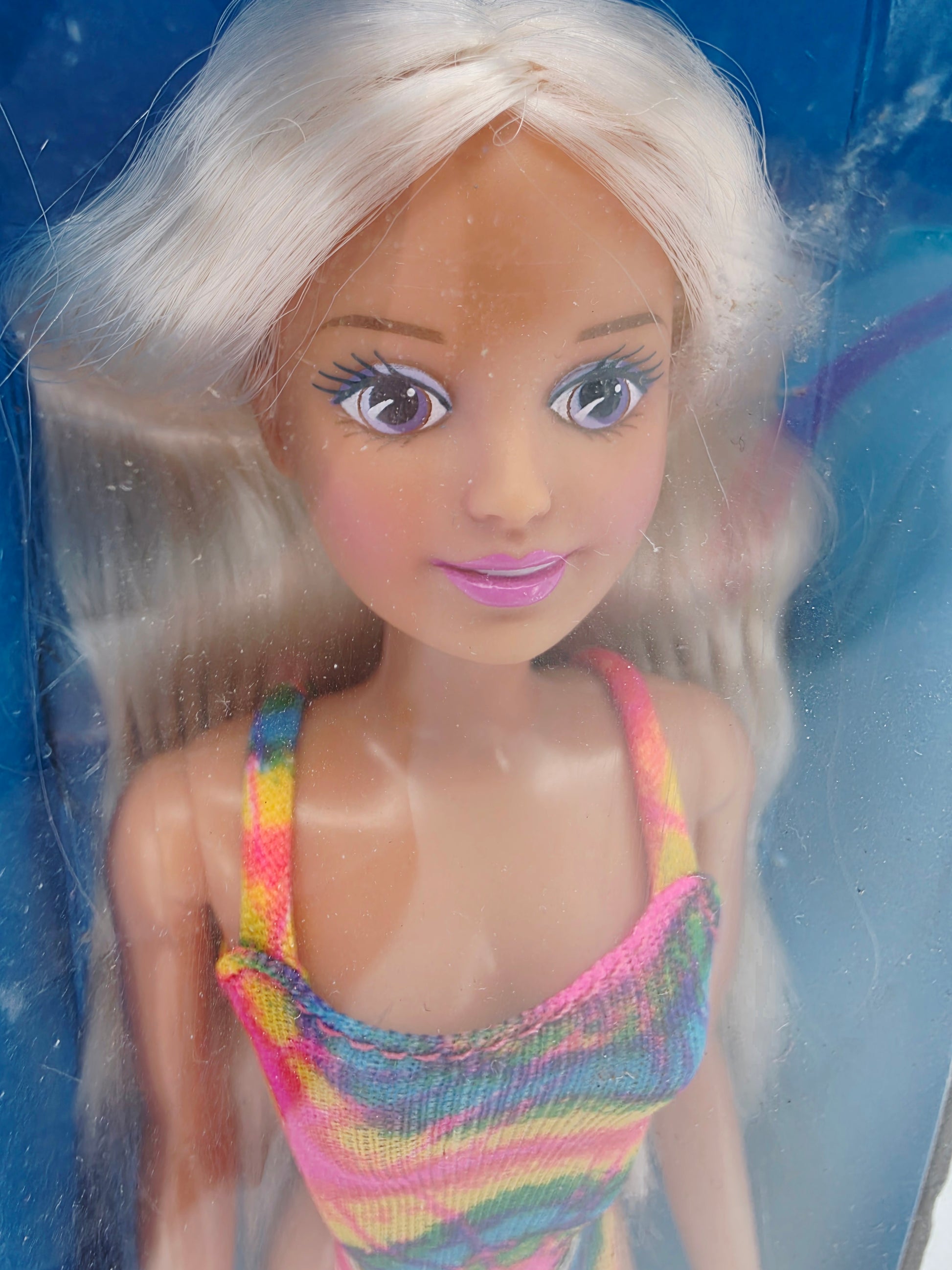 1994 Sindy Paradise Blonde doll — Face close-up