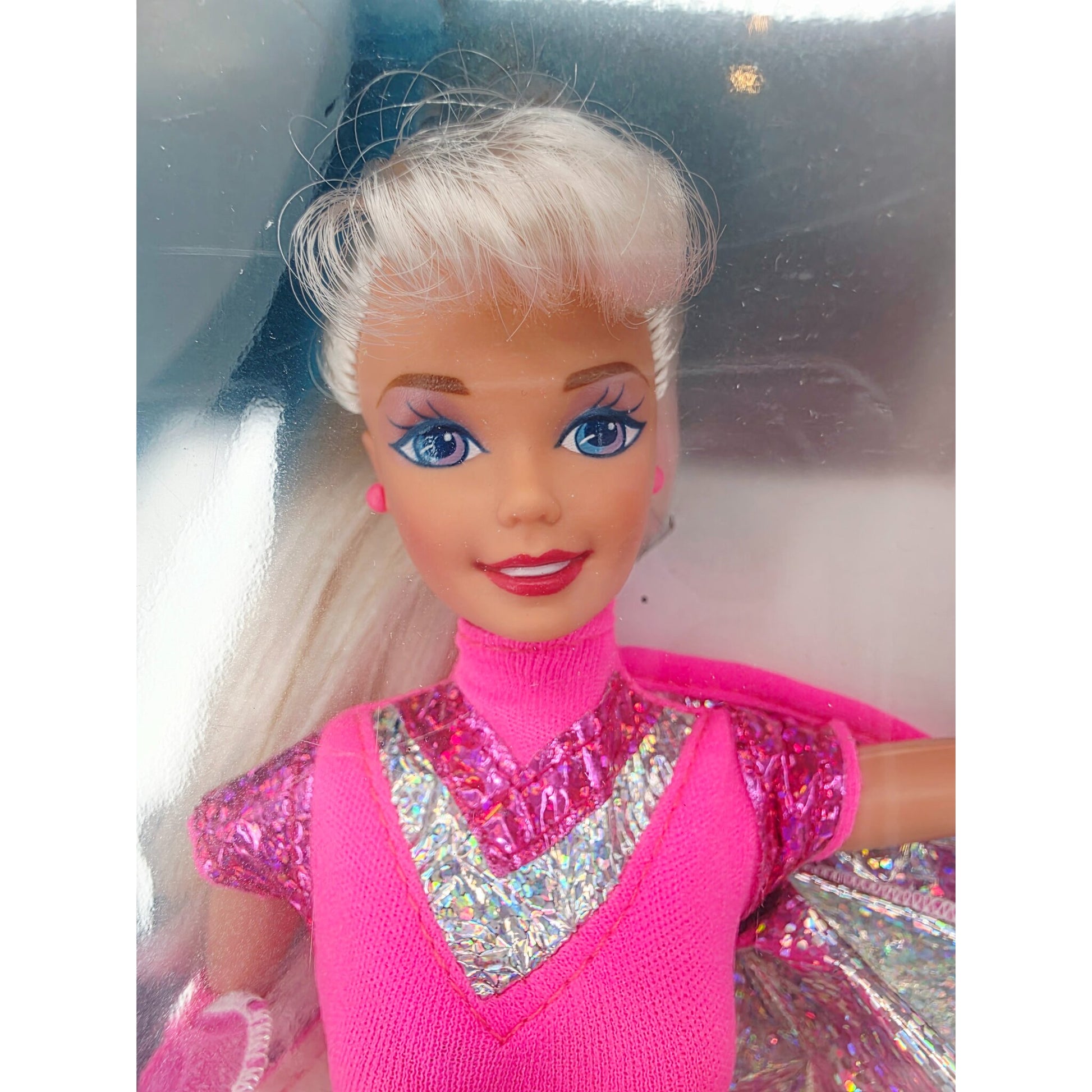 1995 Barbie Blonde Flying Hero Barbie doll — Face close-up