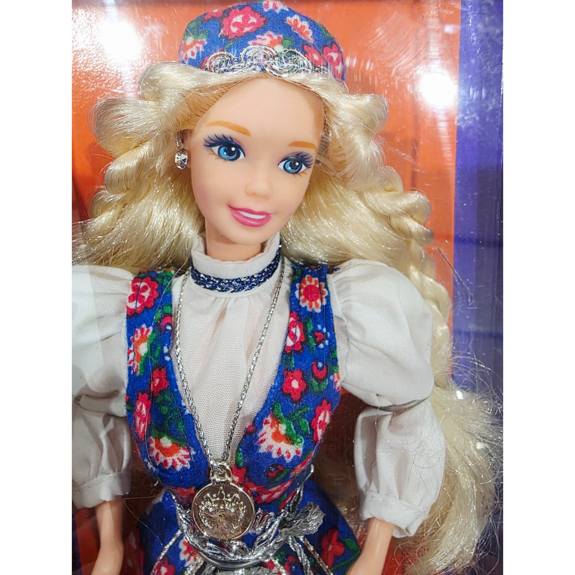 Vintage 1990s doll. Dolls of the World. Norwegian Barbie. Face view.