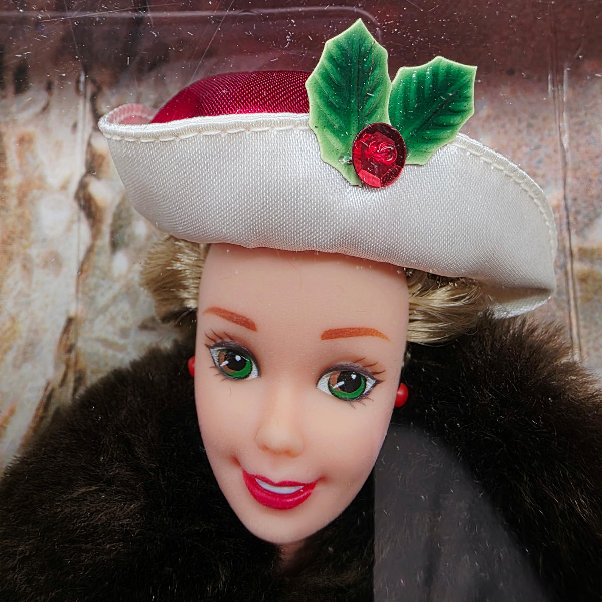 1995 Barbie Holiday Homecoming Holiday Memories Face view