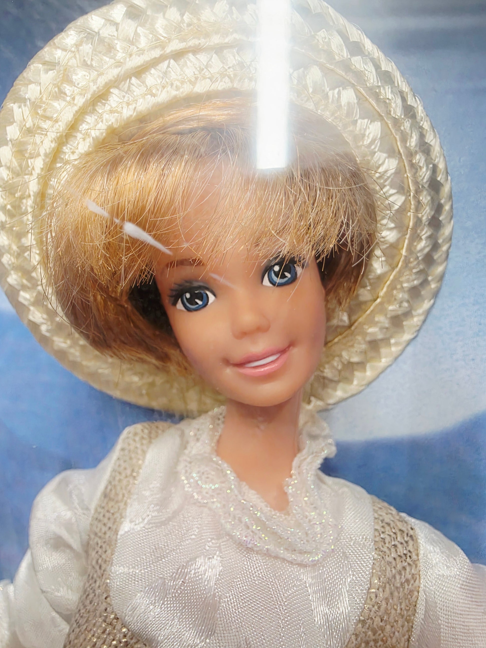 1995 Barbie Hollywood Legends Collection Maria doll — Face close-up
