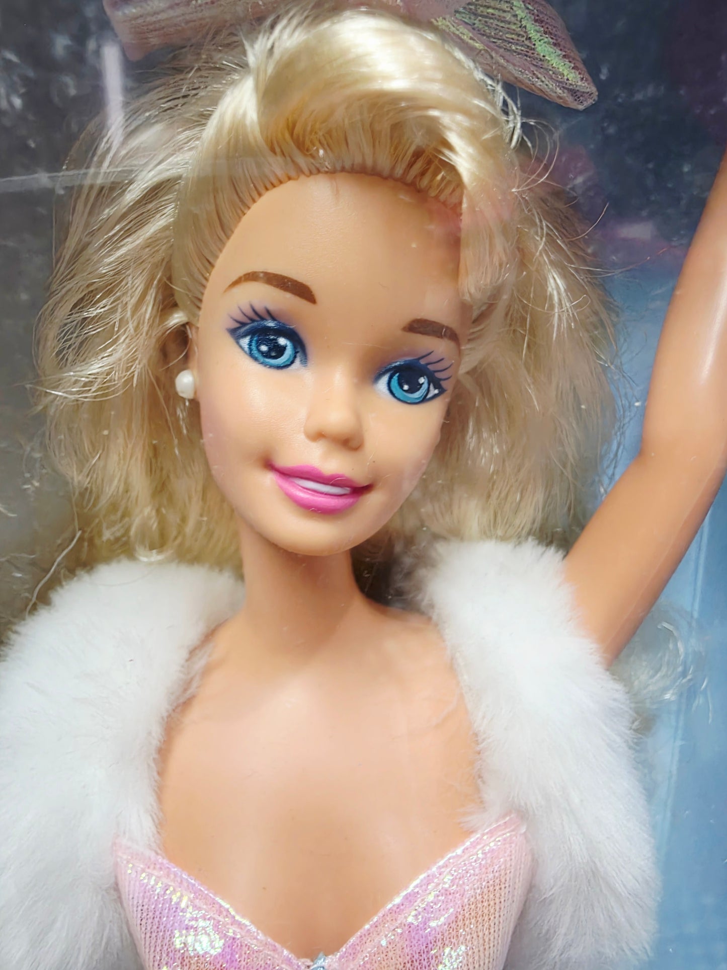 1995 Barbie Skating Star doll — Face close-up