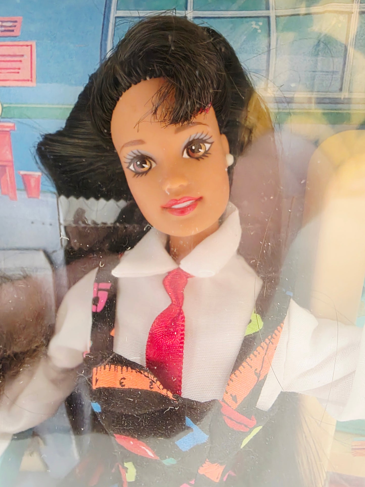 1995 Barbie Teacher Barbie (Brunette) doll giftset — Face close-up
