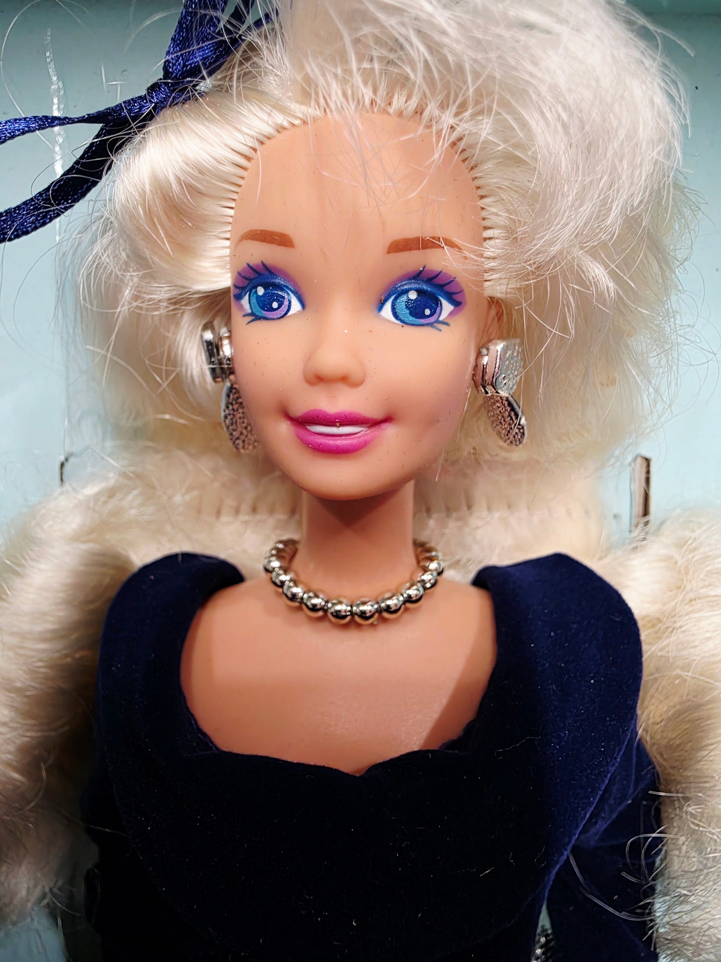 1995 Barbie Winter Velvet doll — Face close-up