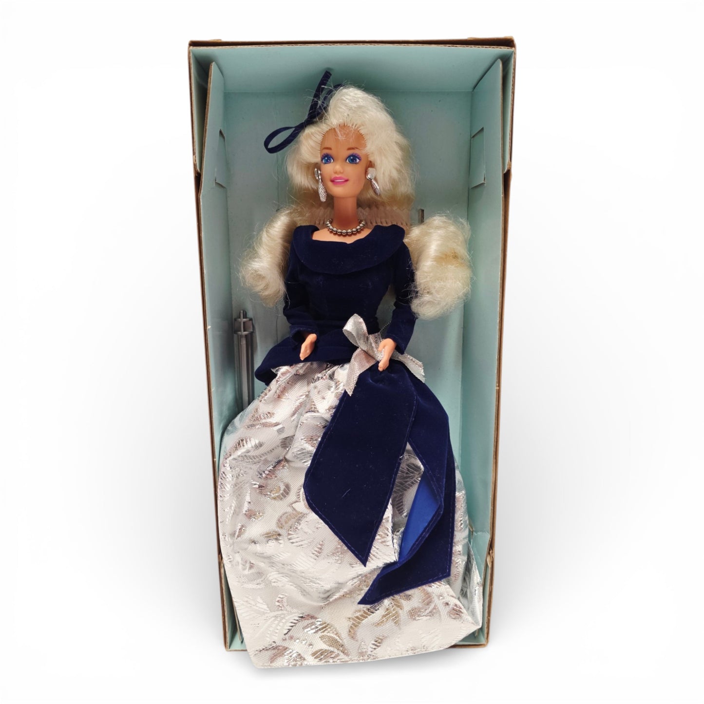 1995 Barbie Winter Velvet doll — Front view
