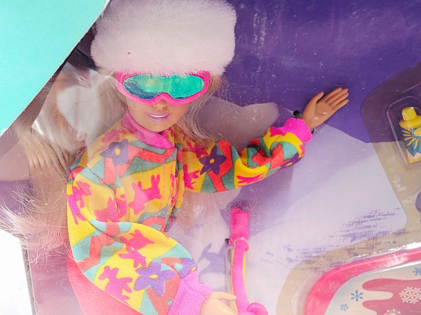 Vintage 1990s doll playset. Snow Adventure. Playset - Rare in Box!. Face view.