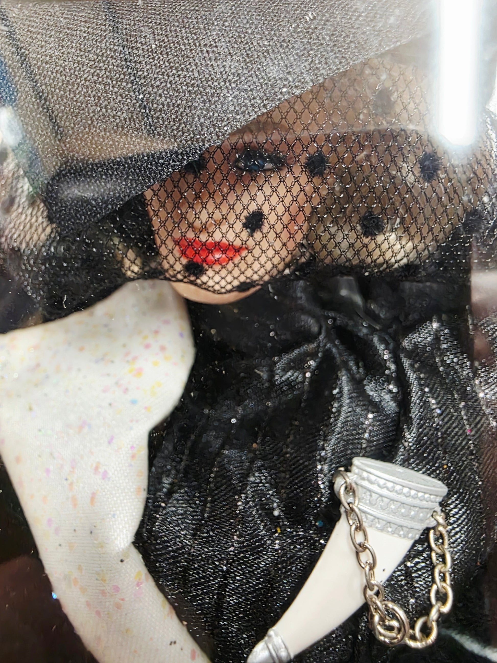 1996 101 Dalmations Great Villains Collection Cruella De Vil doll — Face close-up