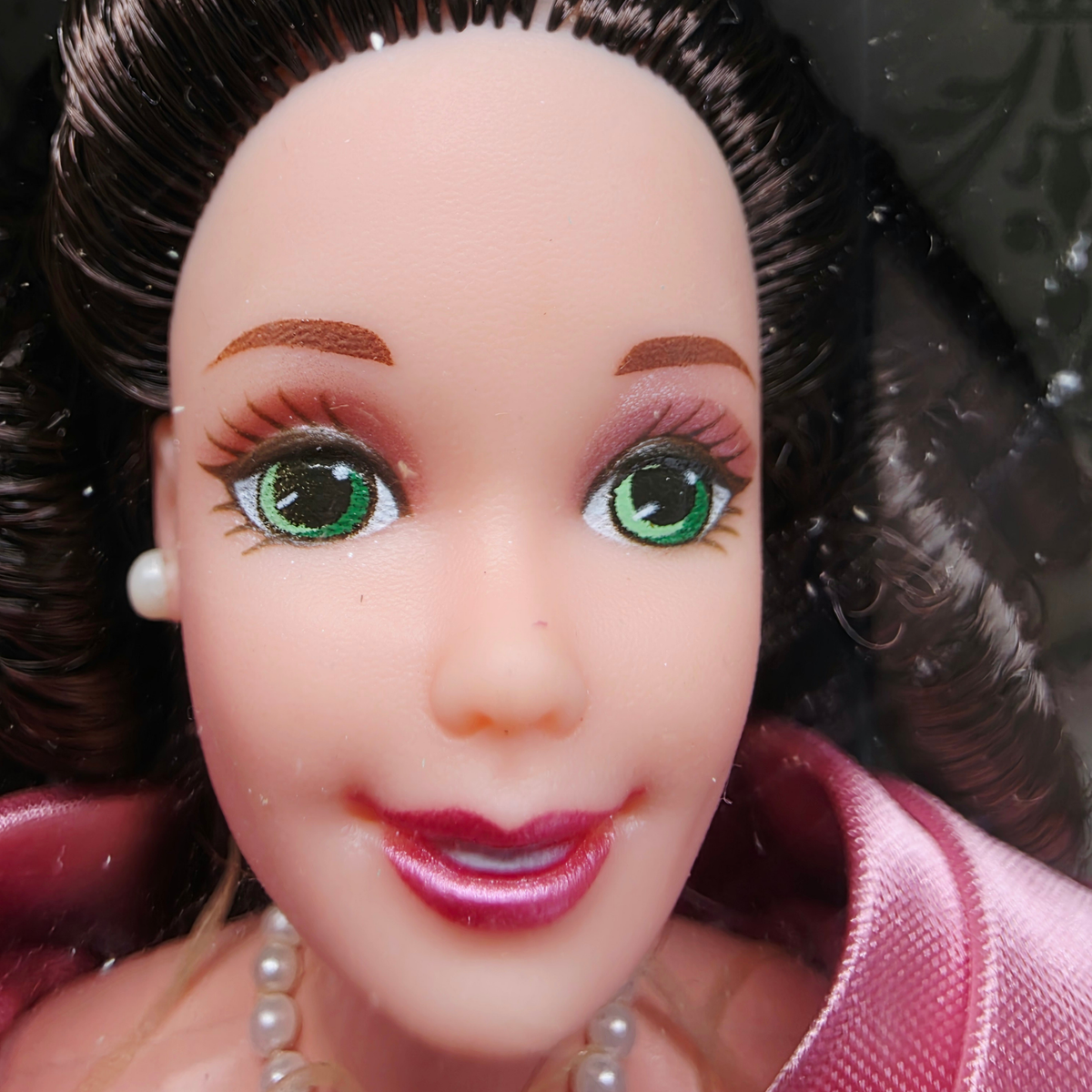 1996 Barbie Be My Valentine Collector Series Sweet Valentine Face view