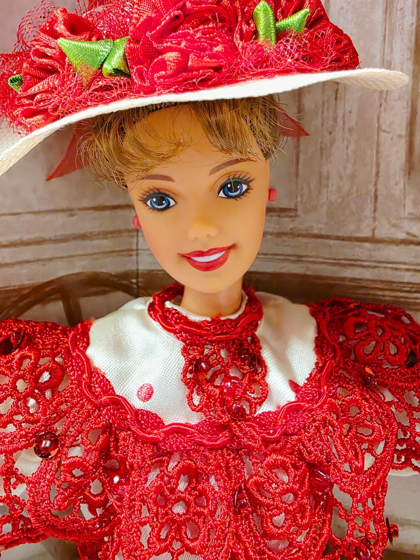 1996 Barbie Coca-Cola Fashion Classic Soda Fountain Sweetheart doll — Face close-up