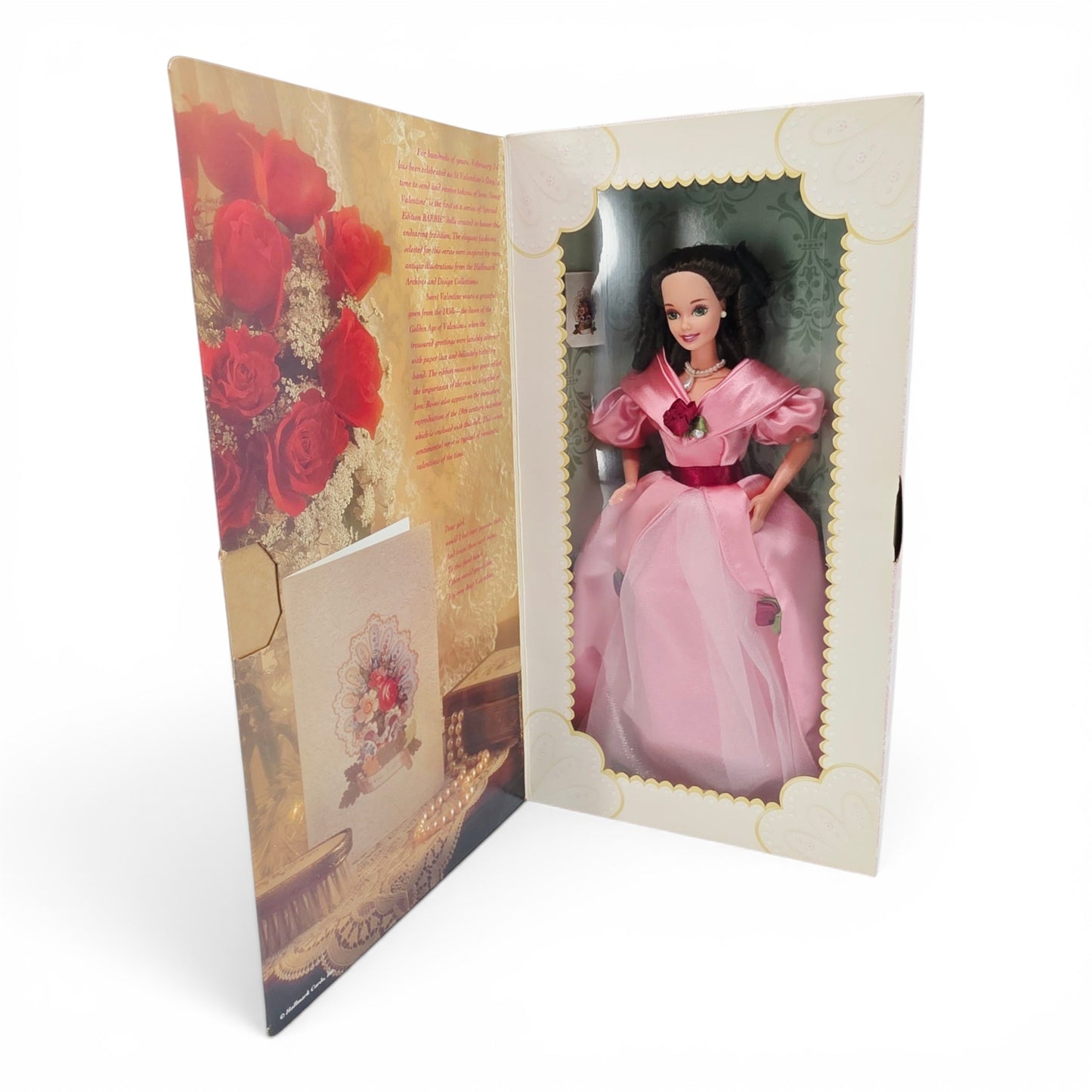 1996 Barbie Hallmark Be My Valentine Sweet Valentine doll — Close-up 2