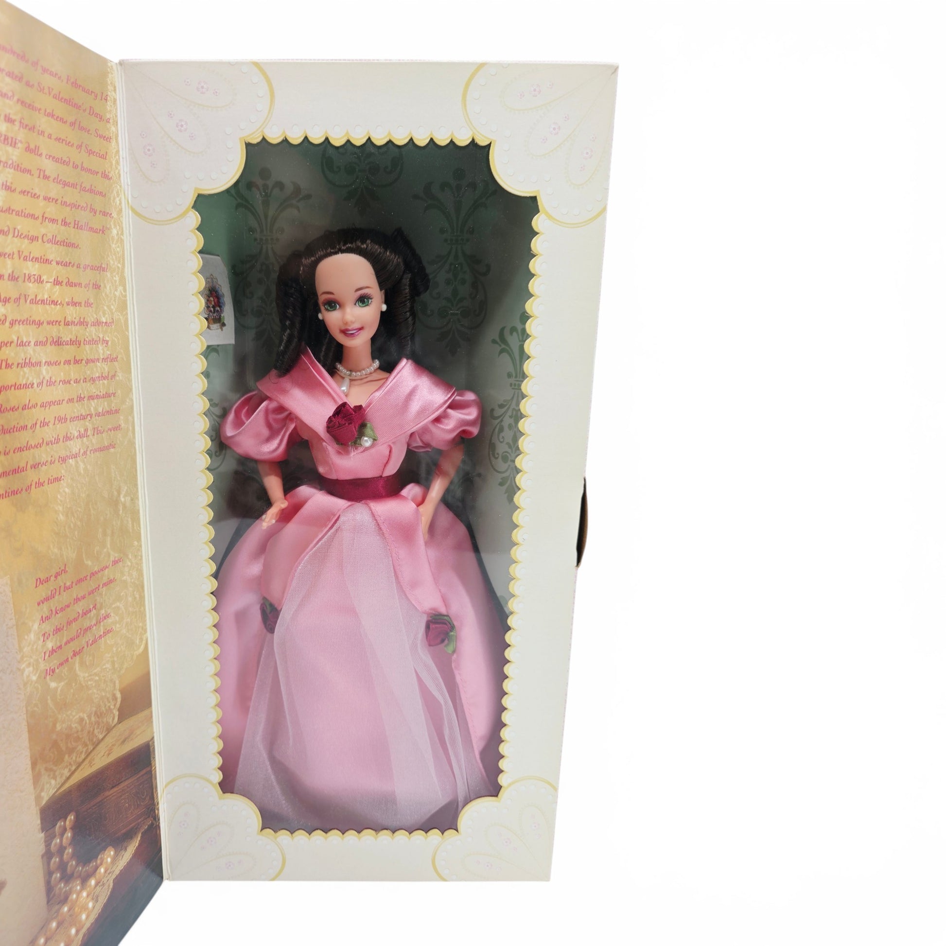 1996 Barbie Hallmark Be My Valentine Sweet Valentine doll — Front view