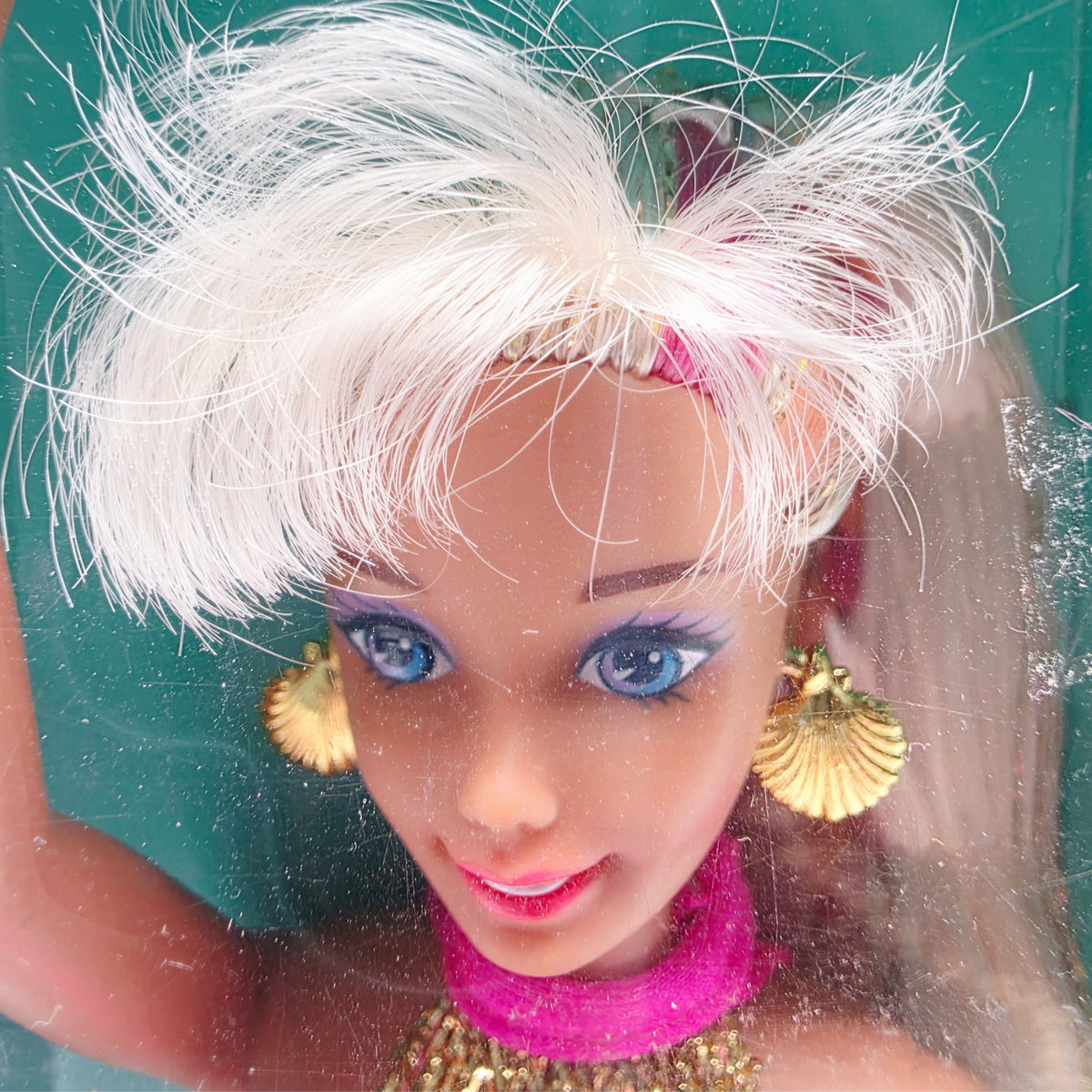 1996 Barbie Splash n Color Face view