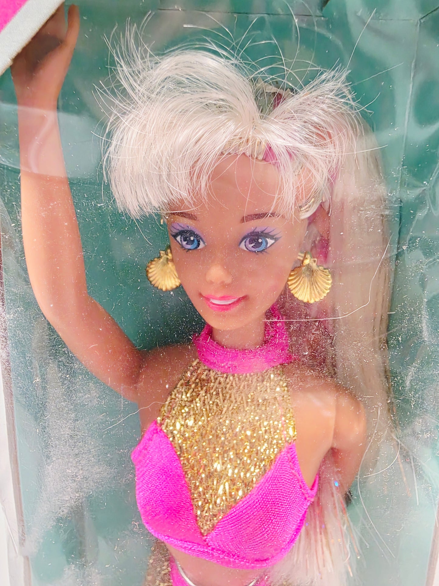 1996 Barbie Splash 'n Color doll — Face close-up