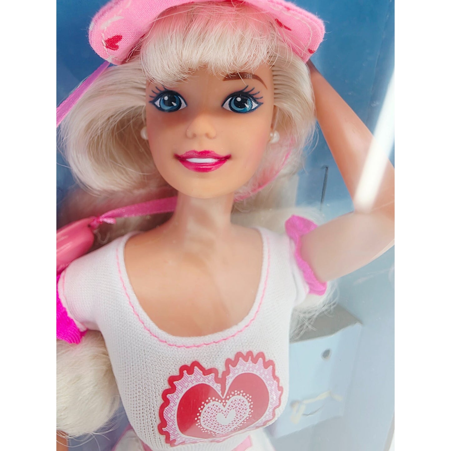 1996 Barbie Valentine Fun Barbie doll — Face close-up