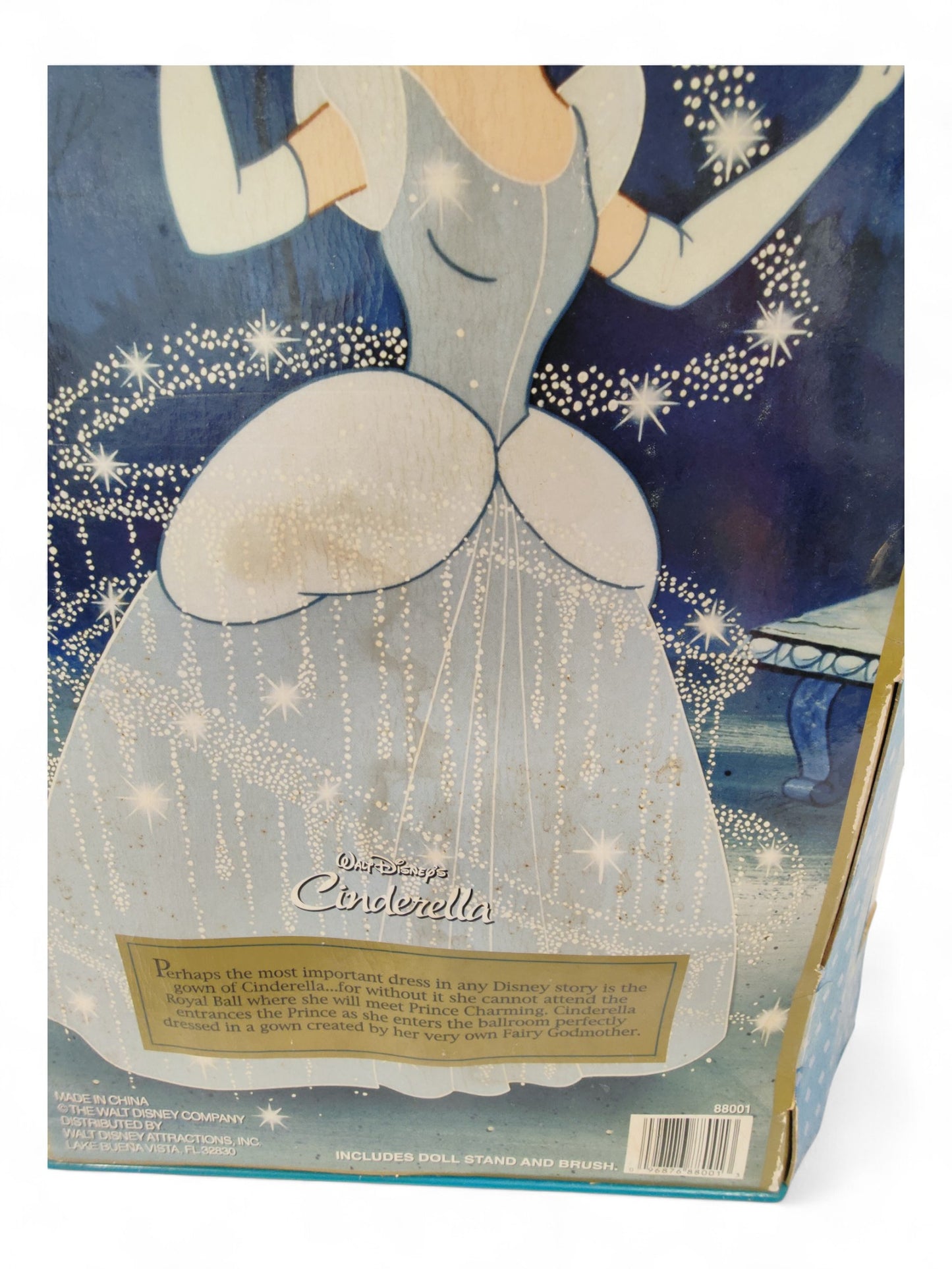 1996 Cinderella Disney Store - Classic Doll Collection Cinderella doll — Close-up 2